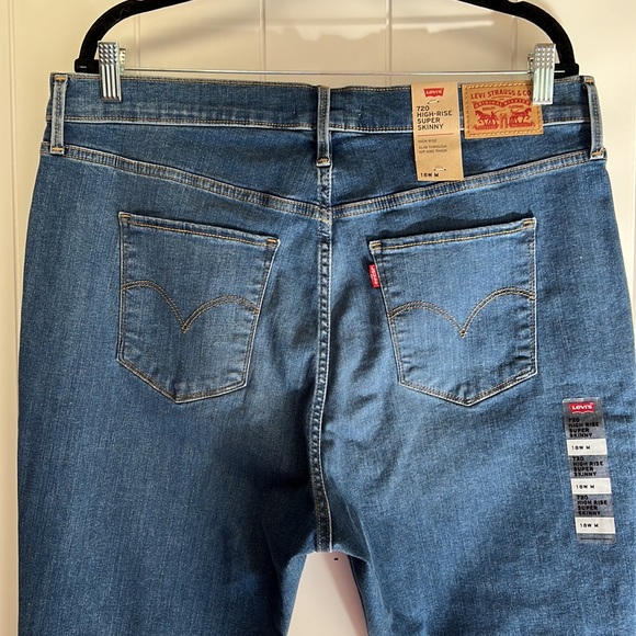 Levi's High Rise Skinny Jeans - Classic Blue - Picture 6 of 12